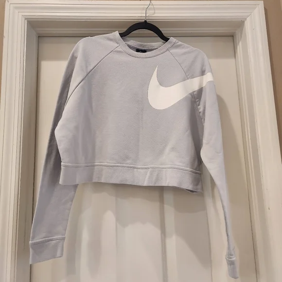 Nike Cropped Sweatshirt Size Medium - Picture 1 of 6